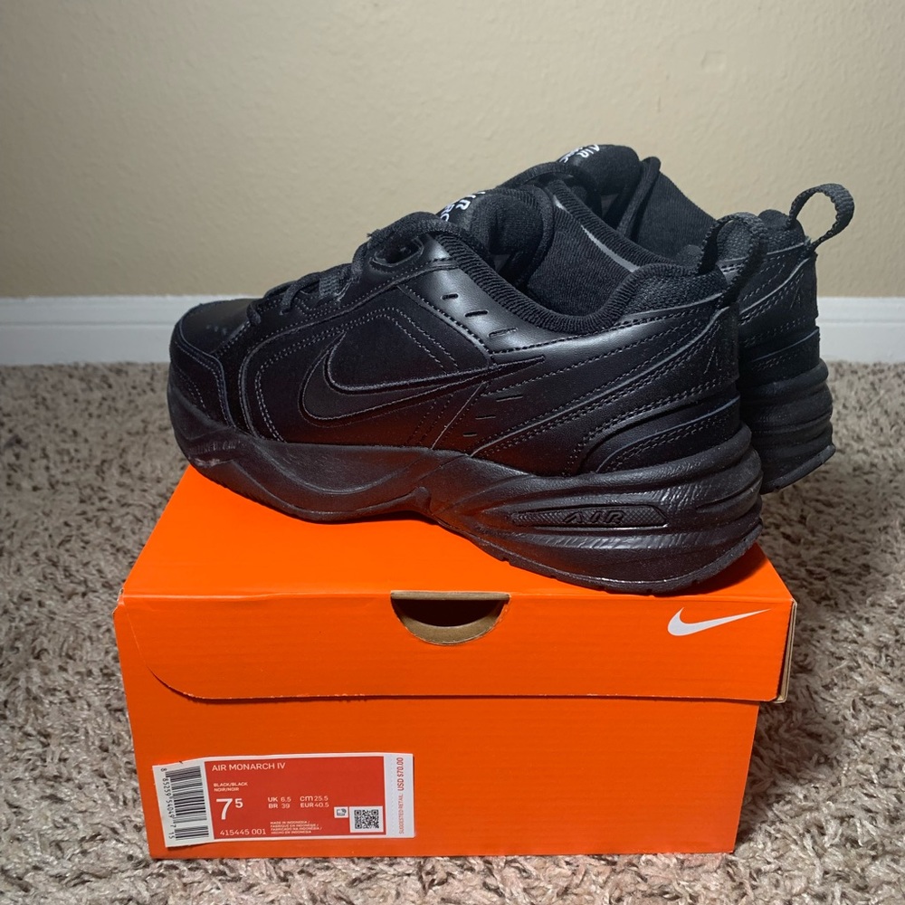 Men’s Nike Tennis Shoes Monarch IV - Picture 6 of 13